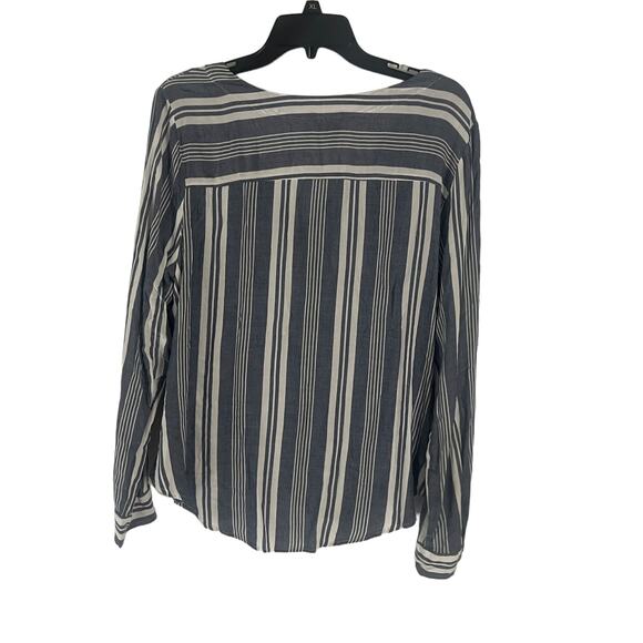 A.n.a Women's Size XL Blue Striped Coastal Beachy Twist Front Top - Picture 7 of 9